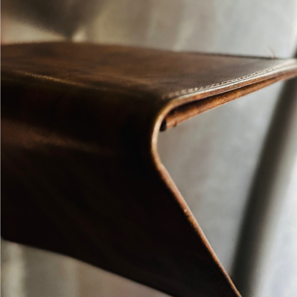 "AMITY COWHIDE" branding visible, this item is a vintage brown leather wallet - Picture 6 of 7